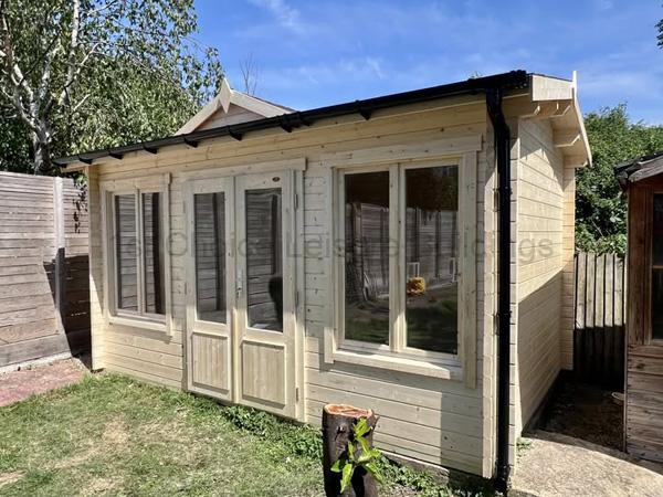 Trentan Clockhouse log cabin