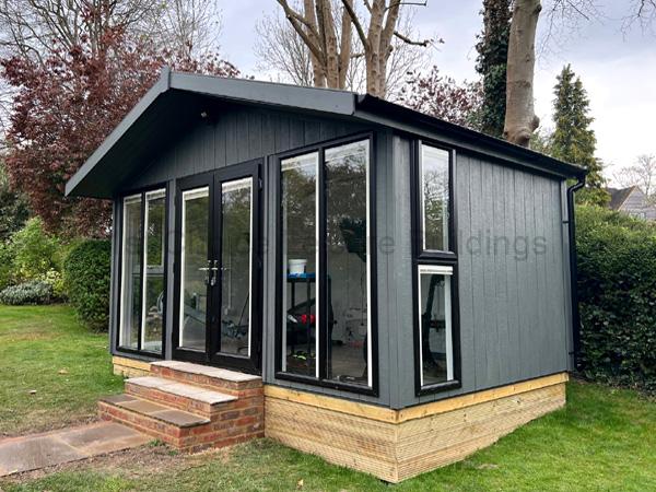 Royal Buckingham Apex Garden Room.
